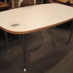 411 4236 DINING TABLE